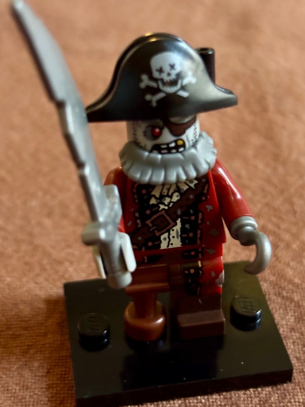 LEGO SERIES 14 Zombie Pirate" col14-2 with stand, pamphlet & accessories.